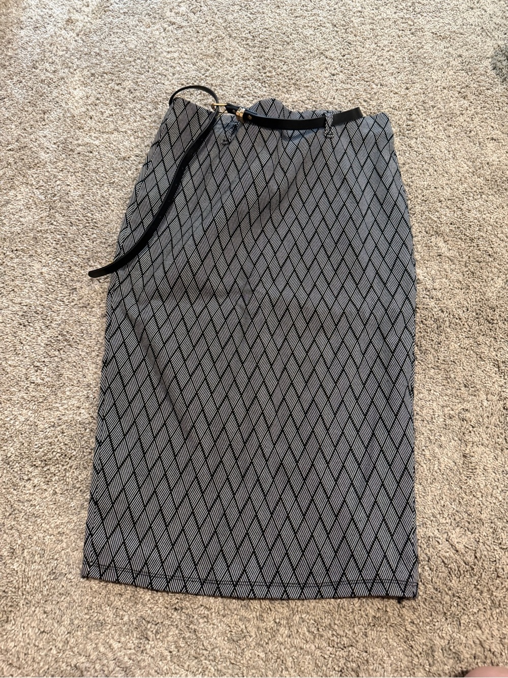 Diamond-Pattern Black & White Pencil Skirt